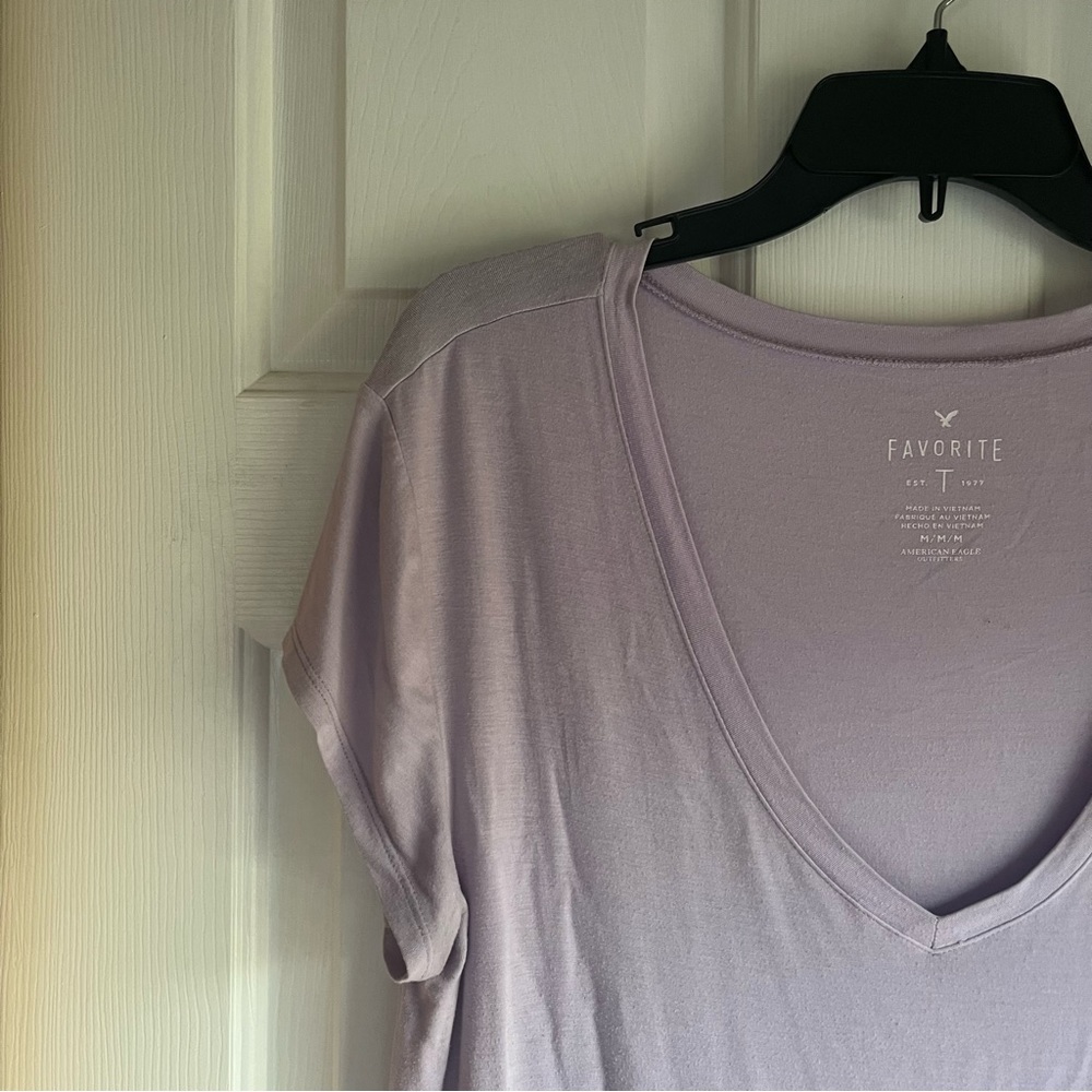 American Eagle Outfitters Soft & Sexy V-Neck T-Shirt Lavender Size Medium